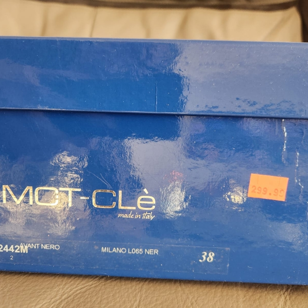 MON- CLE WOMENS BOOTS - Picture 4 of 10